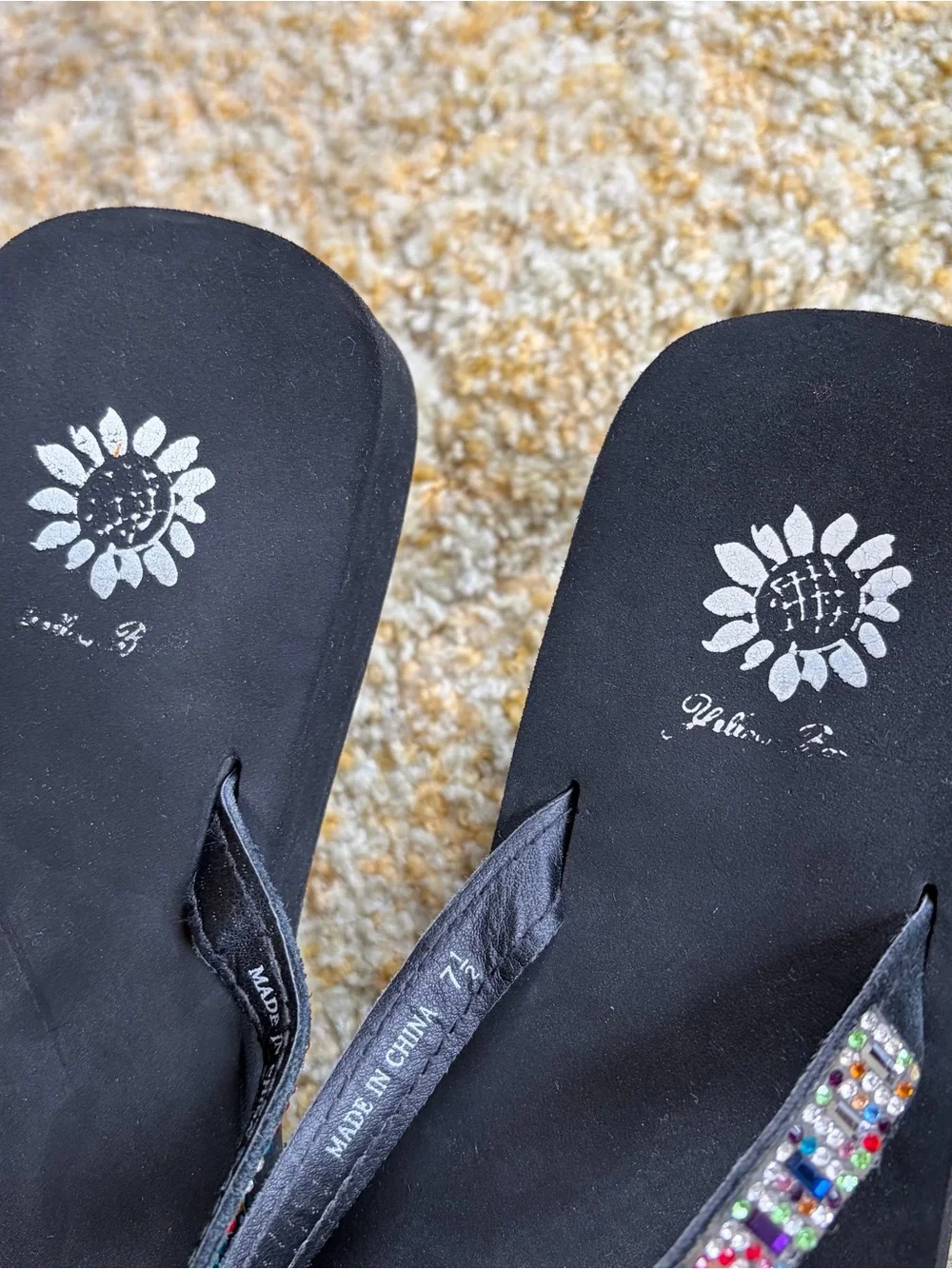 ‼️SOLD‼️Y2K Boho Rhinestone Flip Flops - Picture 3 of 5